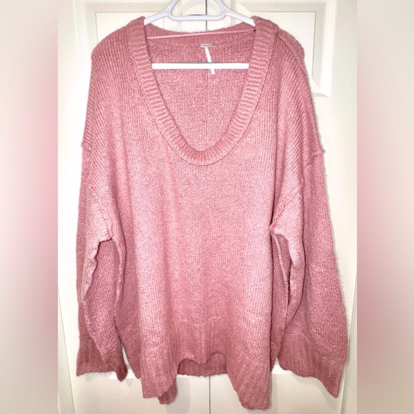 Free People oversized Cozy Pink scoop Neck Sweater. Size Medium. NWOT - Picture 1 of 11